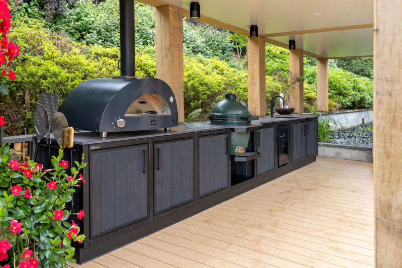 Luxe buitenkeuken van Life-Steel. Modulair ontwerp voor een buitenkeuken op maat. Moderne look.