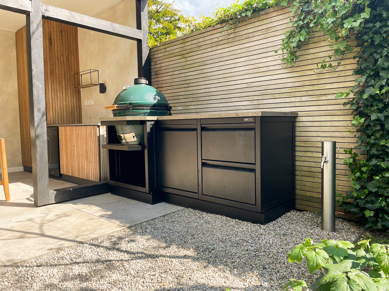 Stalen buitenkeuken-met-Big-Green-EGG-XL
