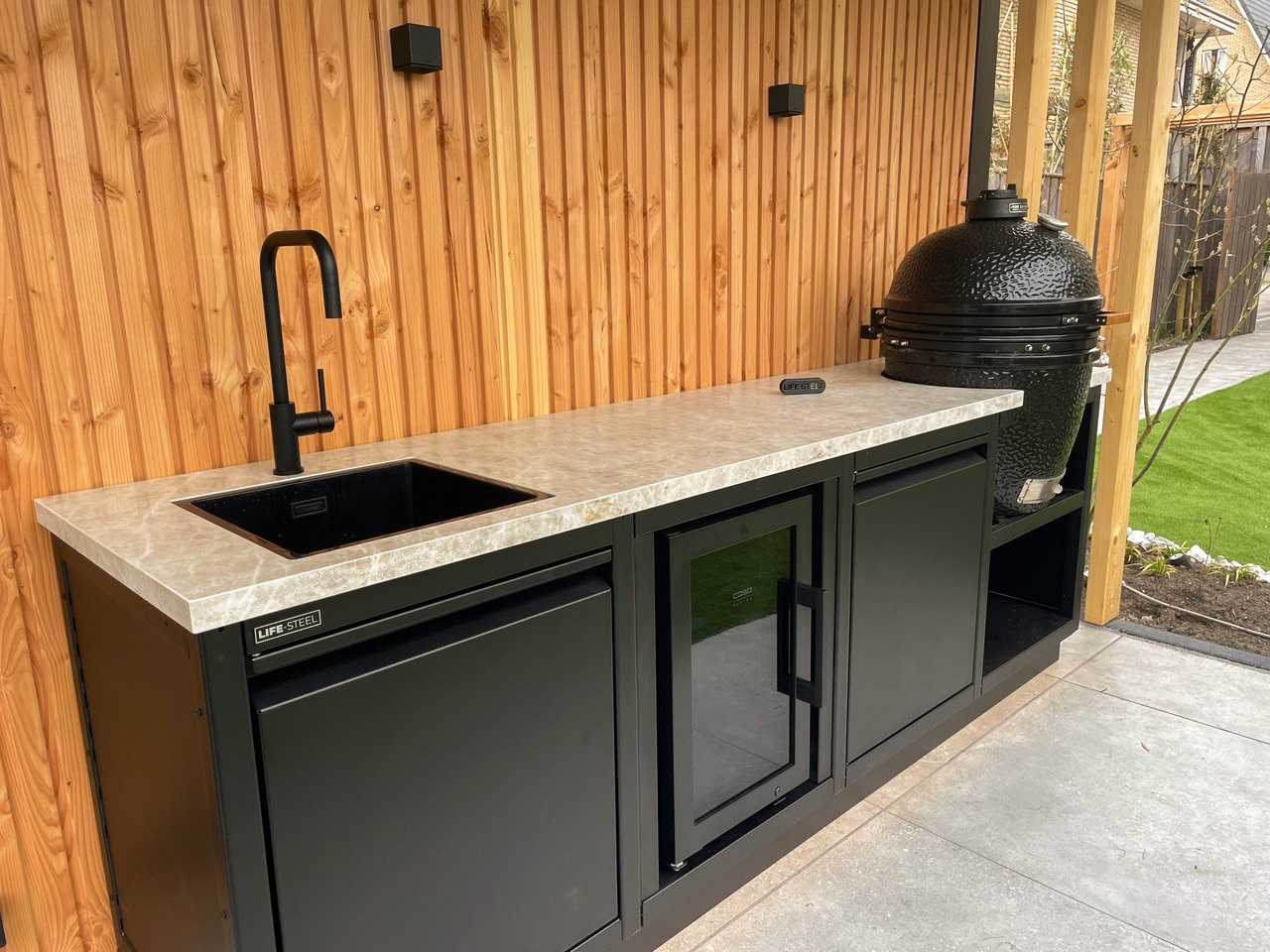 Elba-buitenkeuken-met-spoelbak-en-kraan