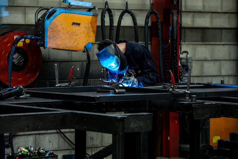 Maatwerk-buitenkeukens-gemaakt-in-Mill