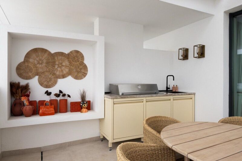 Buitenkeuken met spoelbak en kraan